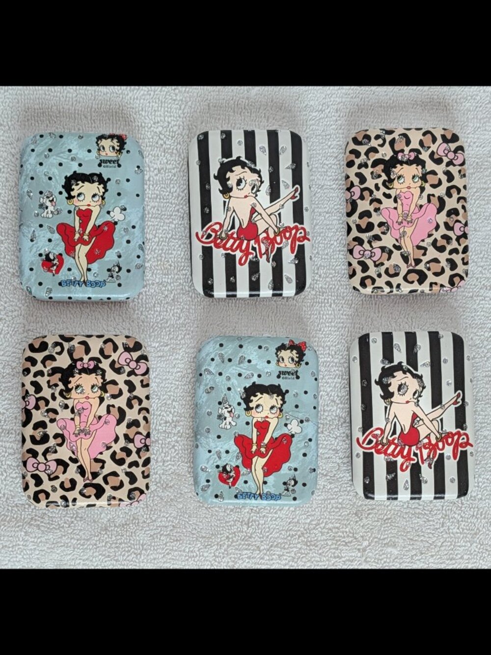 Fabulous FASHION COMPACT w/ Double Mirror -- BETTY, SHINY 3D *or* STITCH Design - Picture 3 of 8